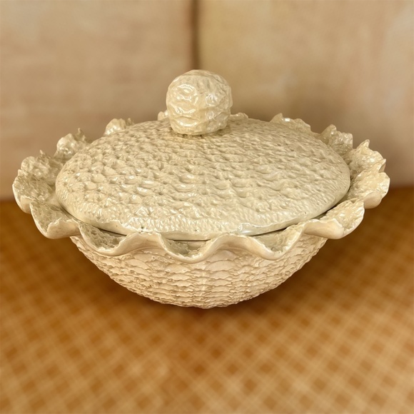 Vintage McNee's  Mold Ceramic Crochet Texture Bowl with Lid - Picture 1 of 6